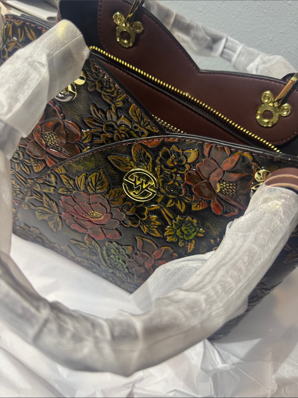 NWT Floral Embossed HandBag - Picture 13 of 14